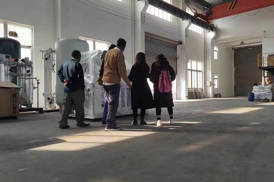 Indiske kundebesøg “Jiangsu Luoming” fabrik og blæk kontrakt for 20nm3/h iltgenerator