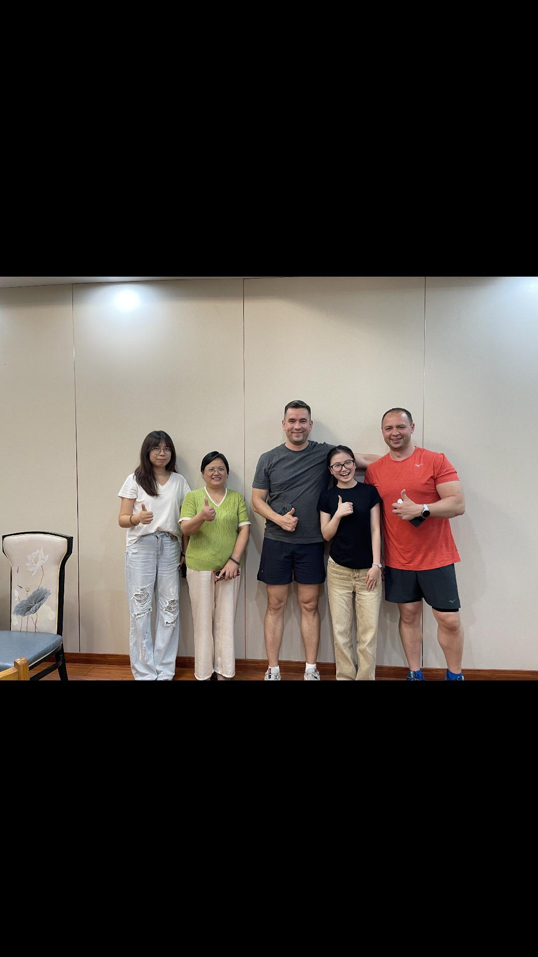 Russisk klient besøger Luo Ming-oprensning til inspektion på stedet